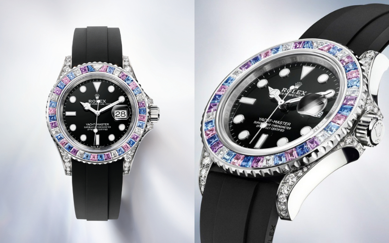 新款的Yacht-Master  40 以晨曦為靈感，腕錶外圈鑲嵌鑽石與藍寶石，八組粉紅色藍寶石、淺藍色藍寶石、鑽石、紫色藍寶石與深藍色藍寶石逐一排列鑲嵌，尤如晨曦時分，海面上的薄霧色彩繽紛